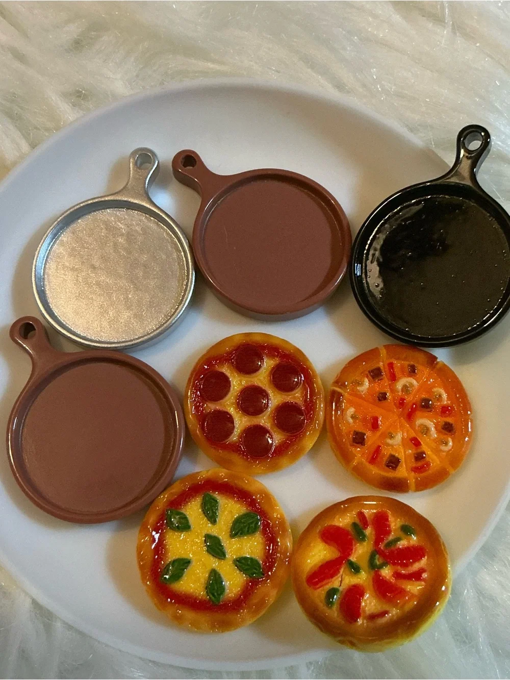 8pc miniature pizzas and oven pans dollhouse accessories